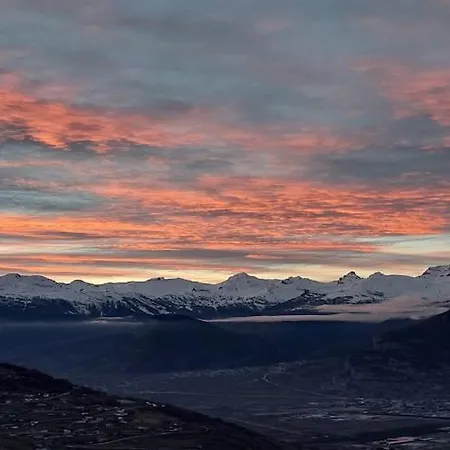 Stunning In Heart Of Valley